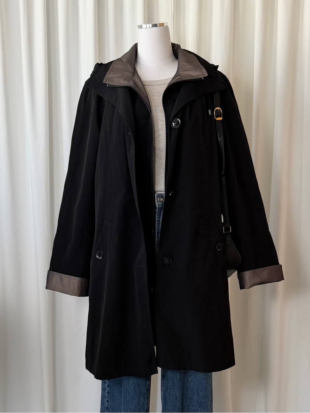 Gallery Water Resistant Hooded Rain Jacket size XL.